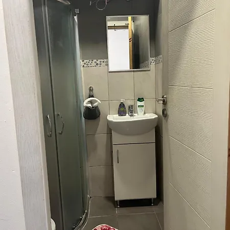 Vel House Hostel